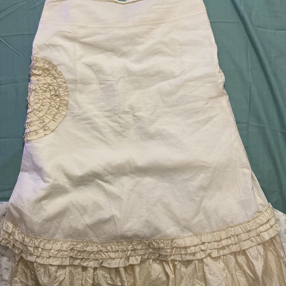 Coco & Tashi NWOT Beautiful beaded Skirt with floral designed and side zipper - Picture 2 of 16